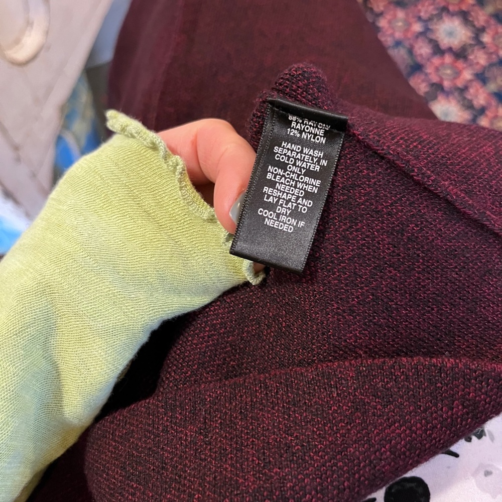 sweater - Picture 6 of 6